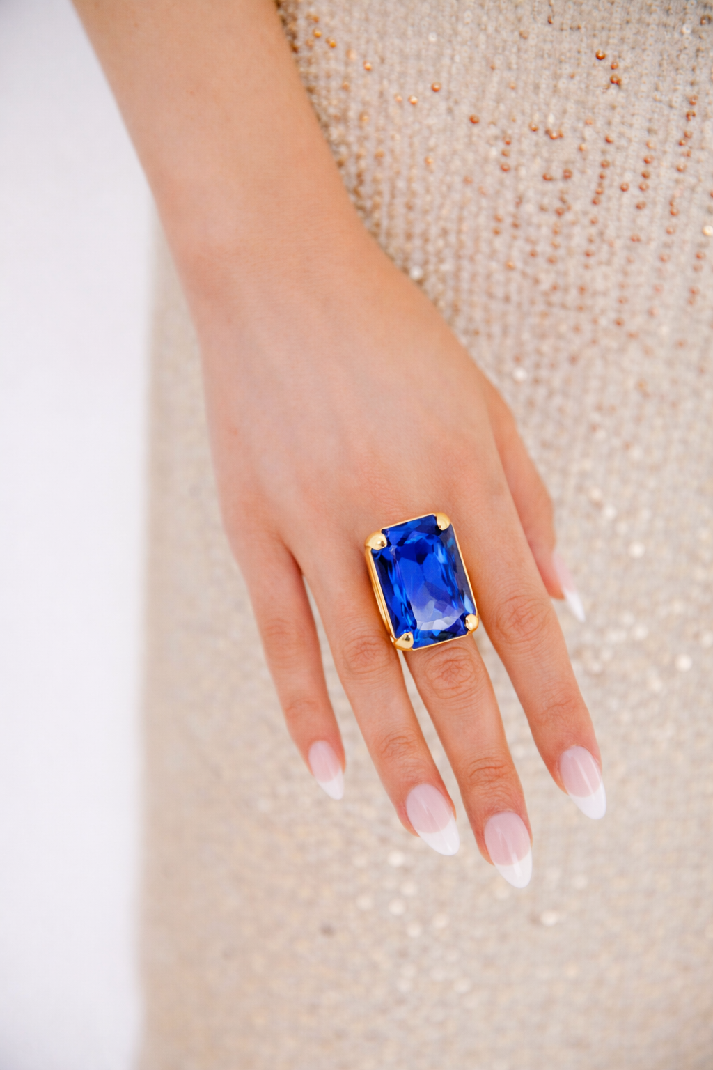 SAPPHIRE STAKES RING RING Judith March