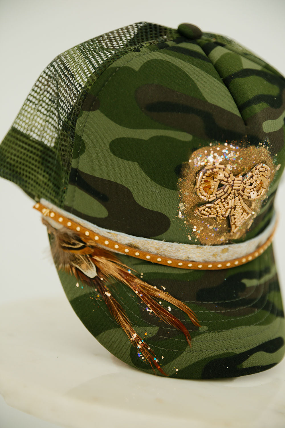 GOLDEN BOW CAMO TRUCKER HAT TRUCKER HAT Judith March