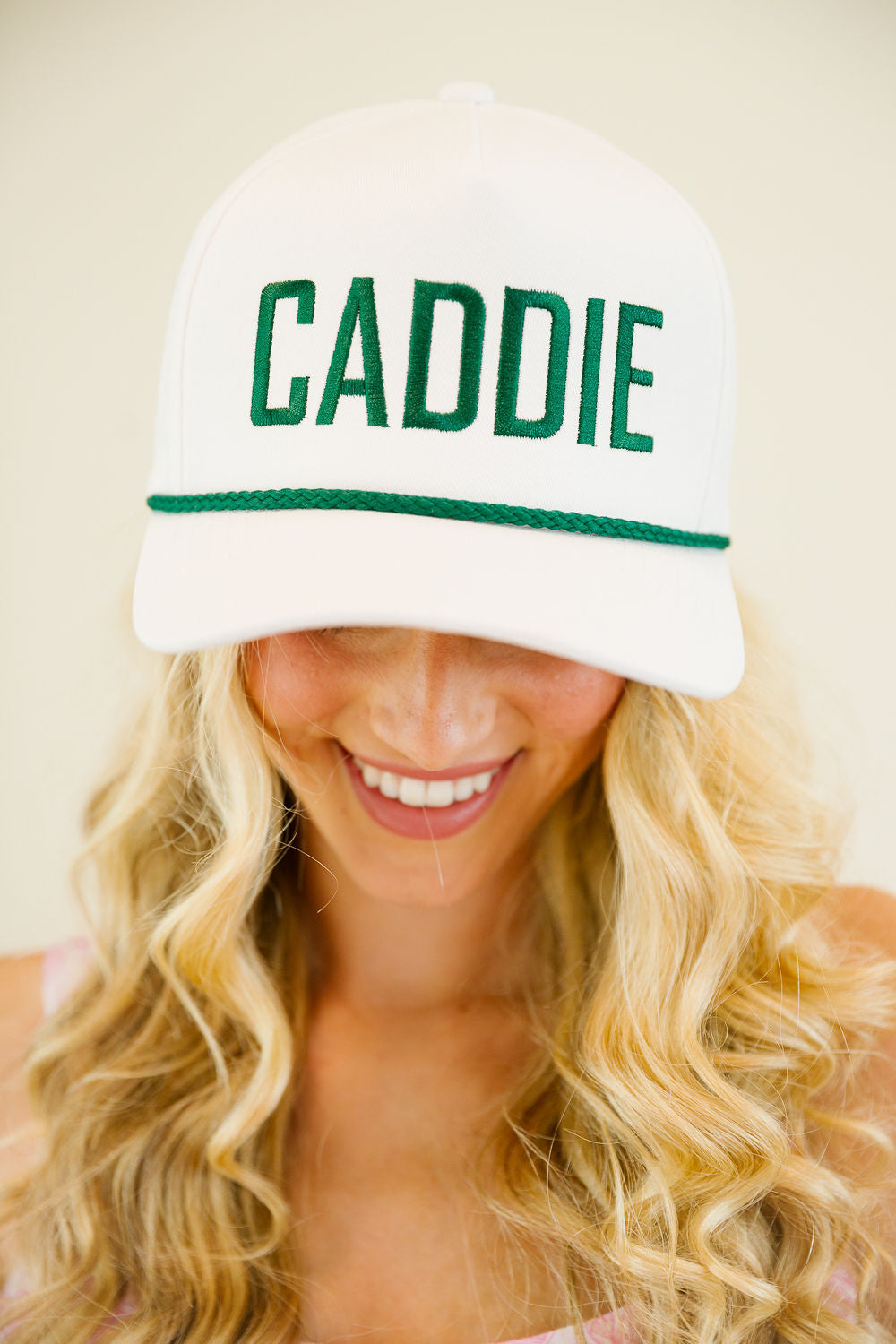CADDIE WHITE STRUCTURED HAT TRUCKER HAT Judith March