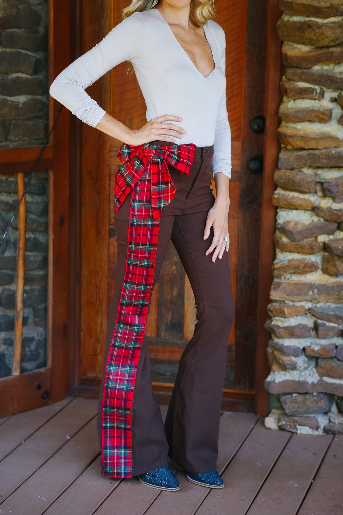 CHRISTMAS AT THE LODGE BROWN FLARES FLARES Judith March