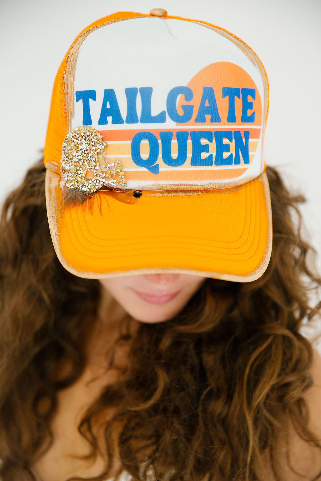 TAILGATE QUEEN ORANGE TRUCKER HAT TRUCKER HAT Judith March