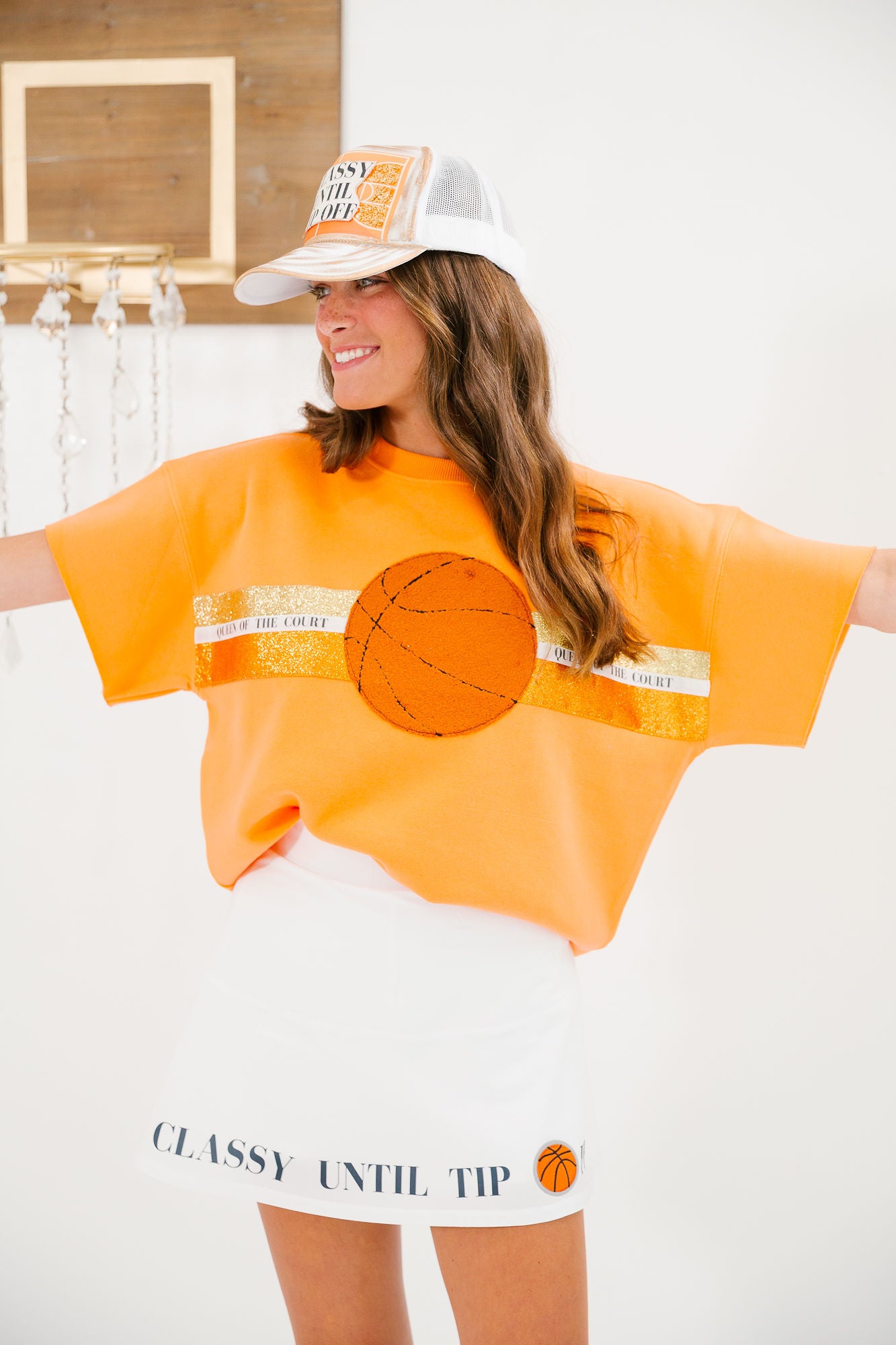 QUEEN OF THE BASKETBALL COURT SLEEVELESS PULLOVER PULLOVER Judith March