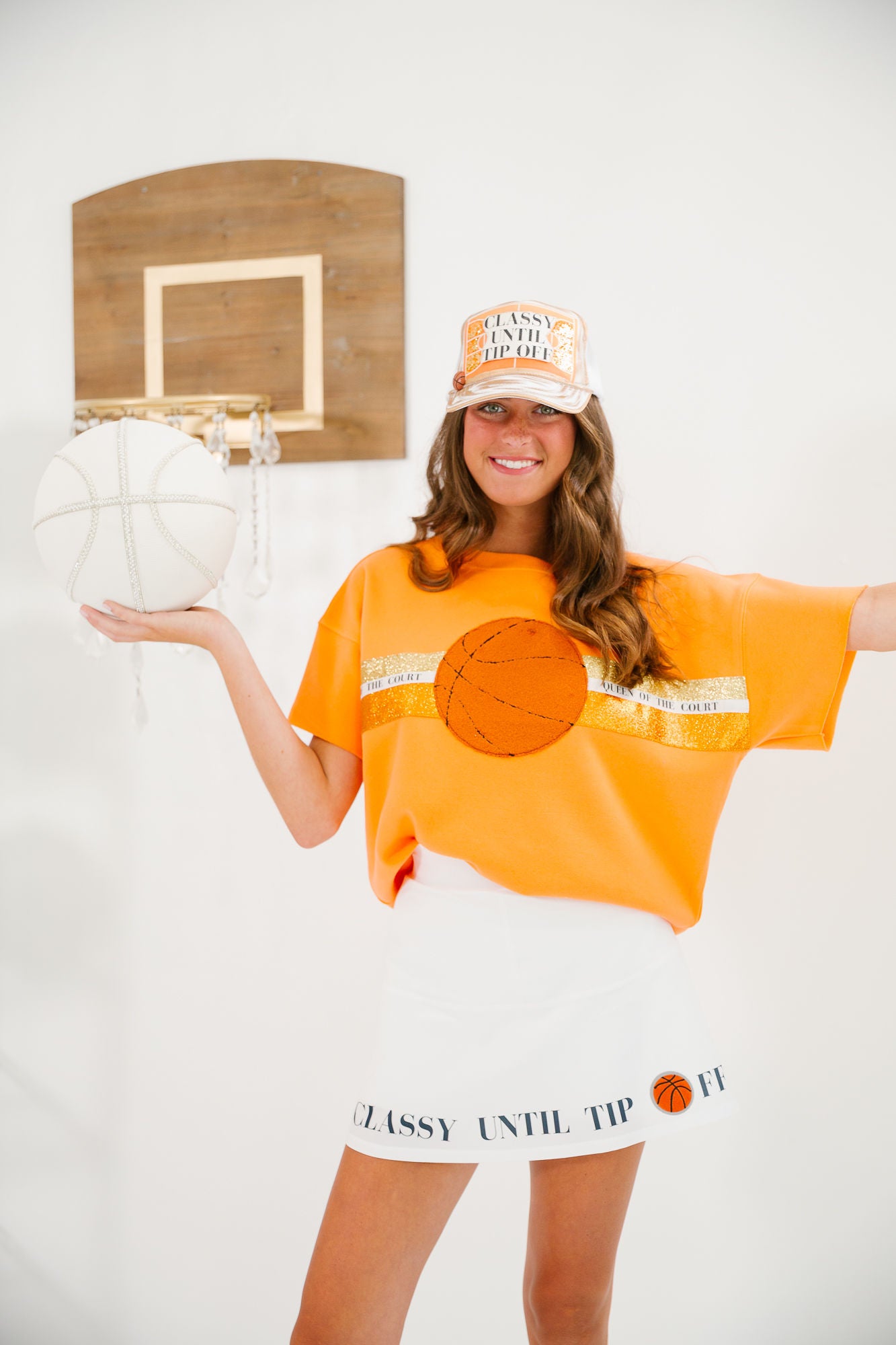 QUEEN OF THE BASKETBALL COURT SLEEVELESS PULLOVER PULLOVER Judith March