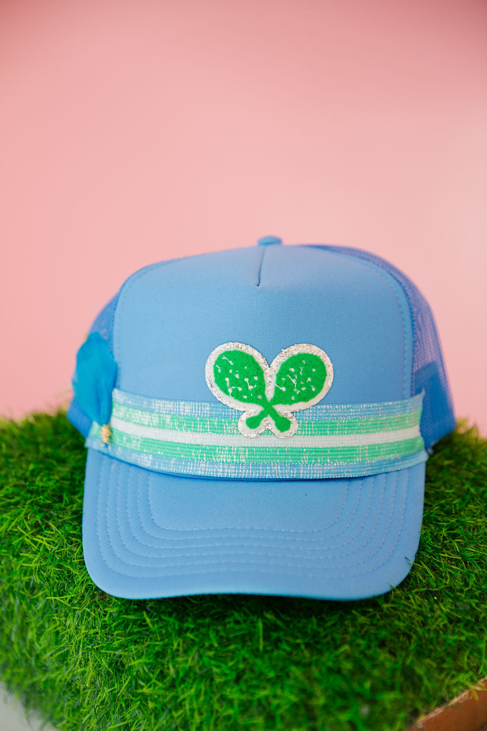 TENNIS STAR BLUE RIBBON TRUCKER HAT – Judith March display picture 3