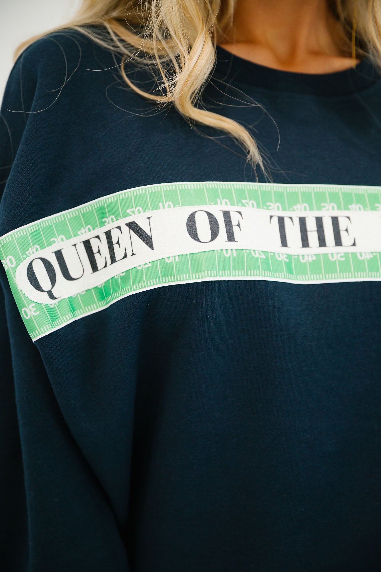QUEEN OF THE FIELD NAVY PULLOVER PULLOVER Judith March