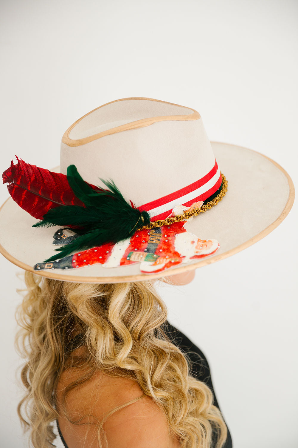 MAKING SPIRITS BRIGHT CREAM RANCHER HAT RANCHER HAT Judith March