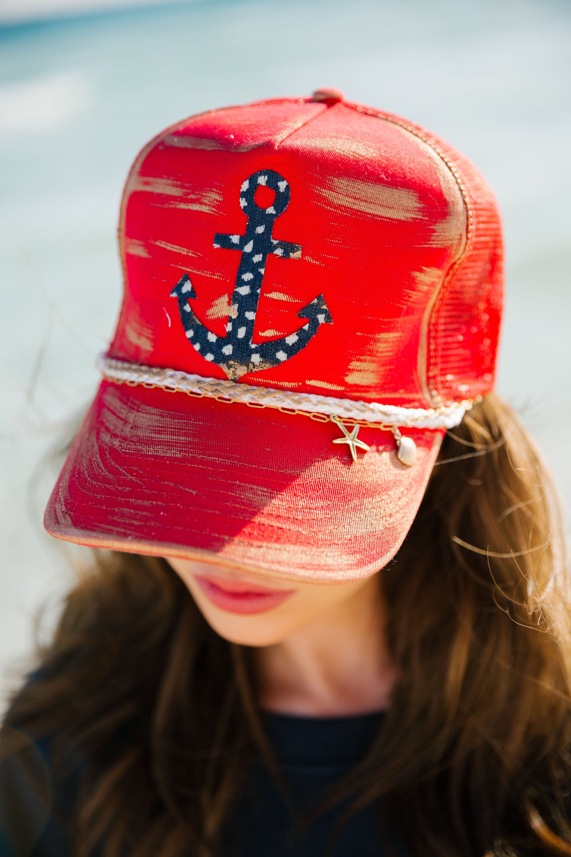 ANCHOR CHARMS RED STRUCTURED HAT TRUCKER HAT Judith March
