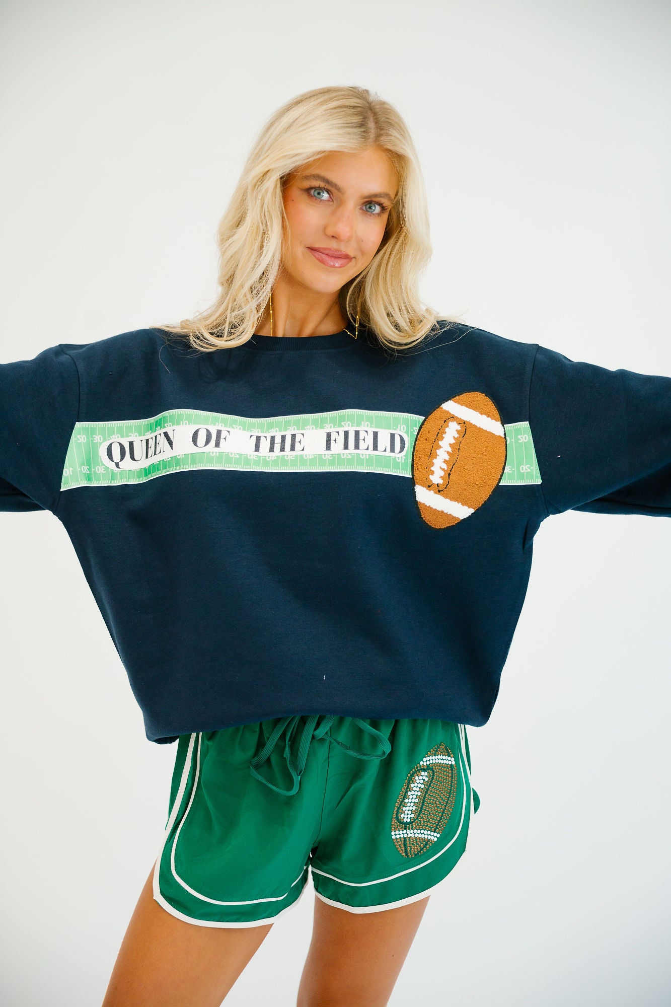 QUEEN OF THE FIELD NAVY PULLOVER PULLOVER Judith March