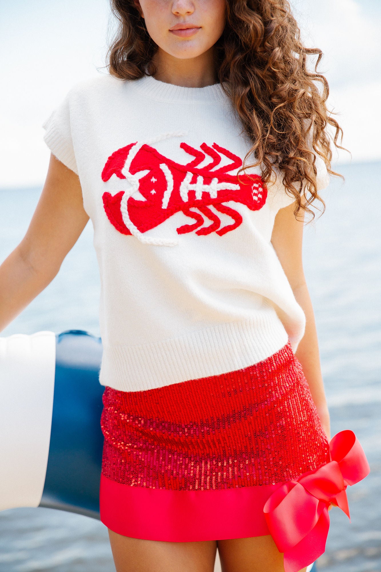 LOBSTER PATCH CREAM SLEEVELESS SWEATER SWEATER Judith March