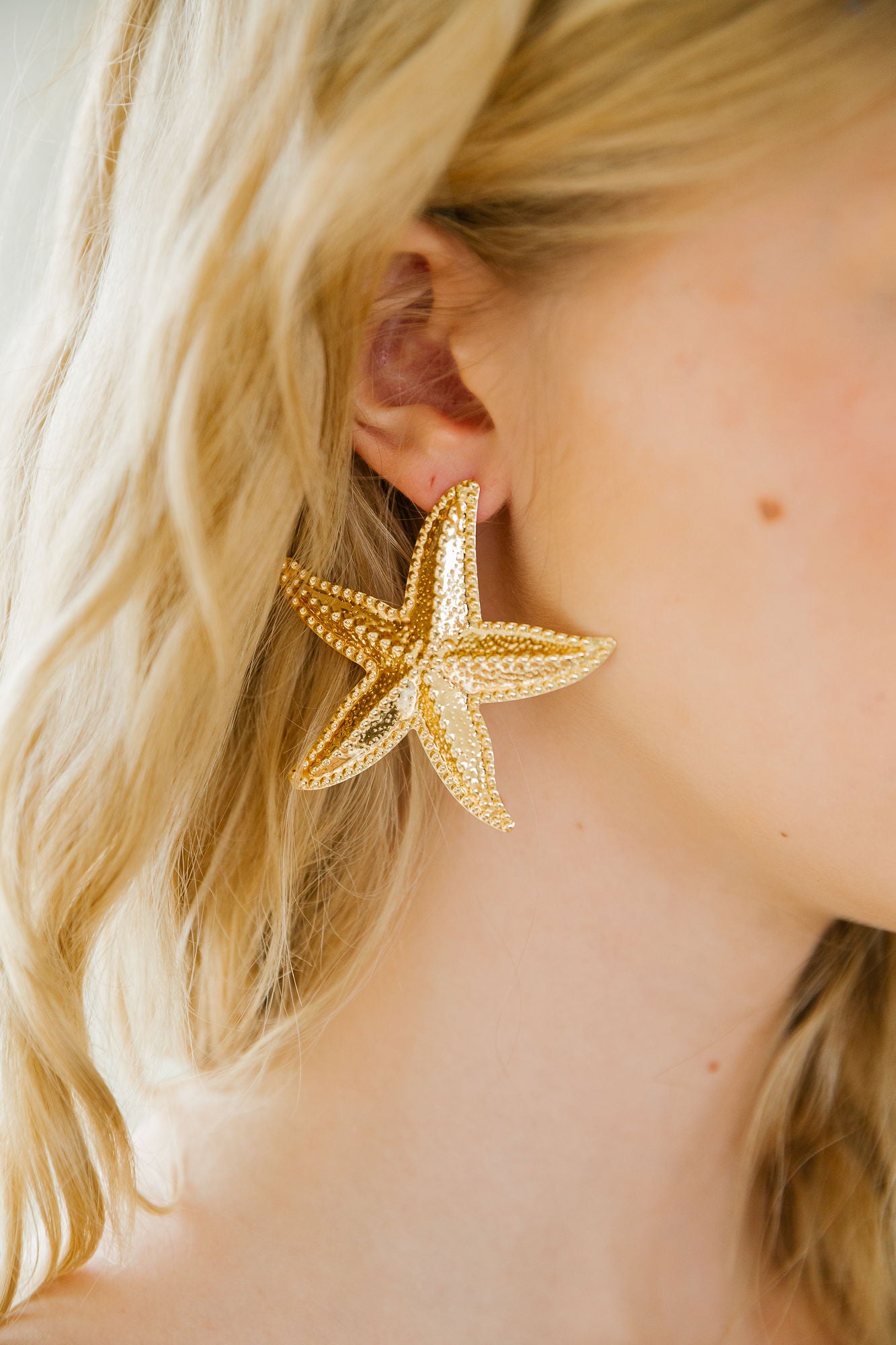 GOLDEN STARFISH EARRINGS earrings Judith March