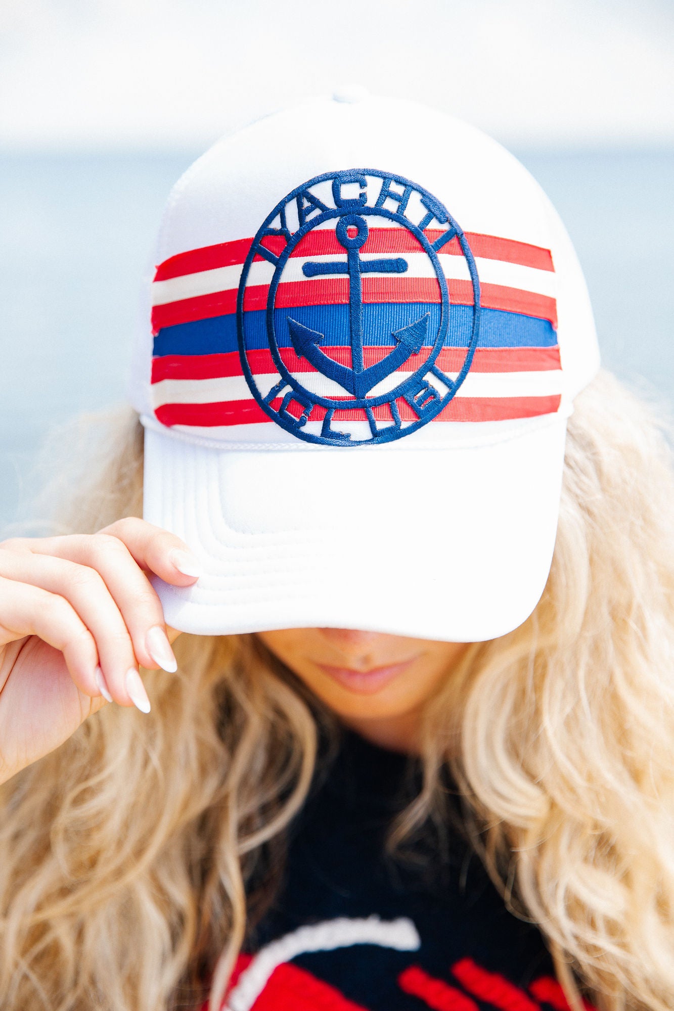 YACHT CLUB STRIPED WHITE TRUCKER HAT TRUCKER HAT Judith March