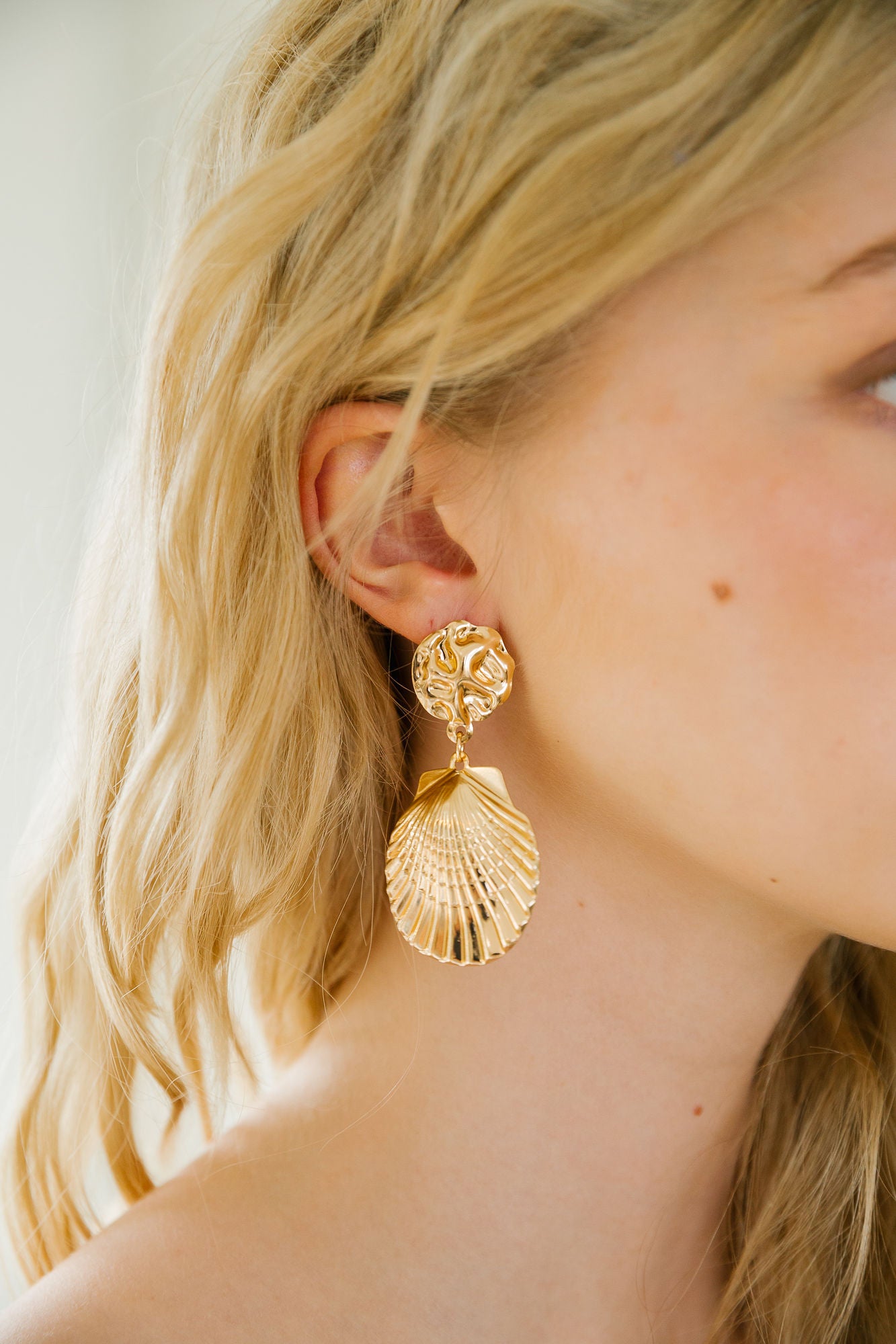 GOLD SEASHELL EARRINGS earrings Judith March