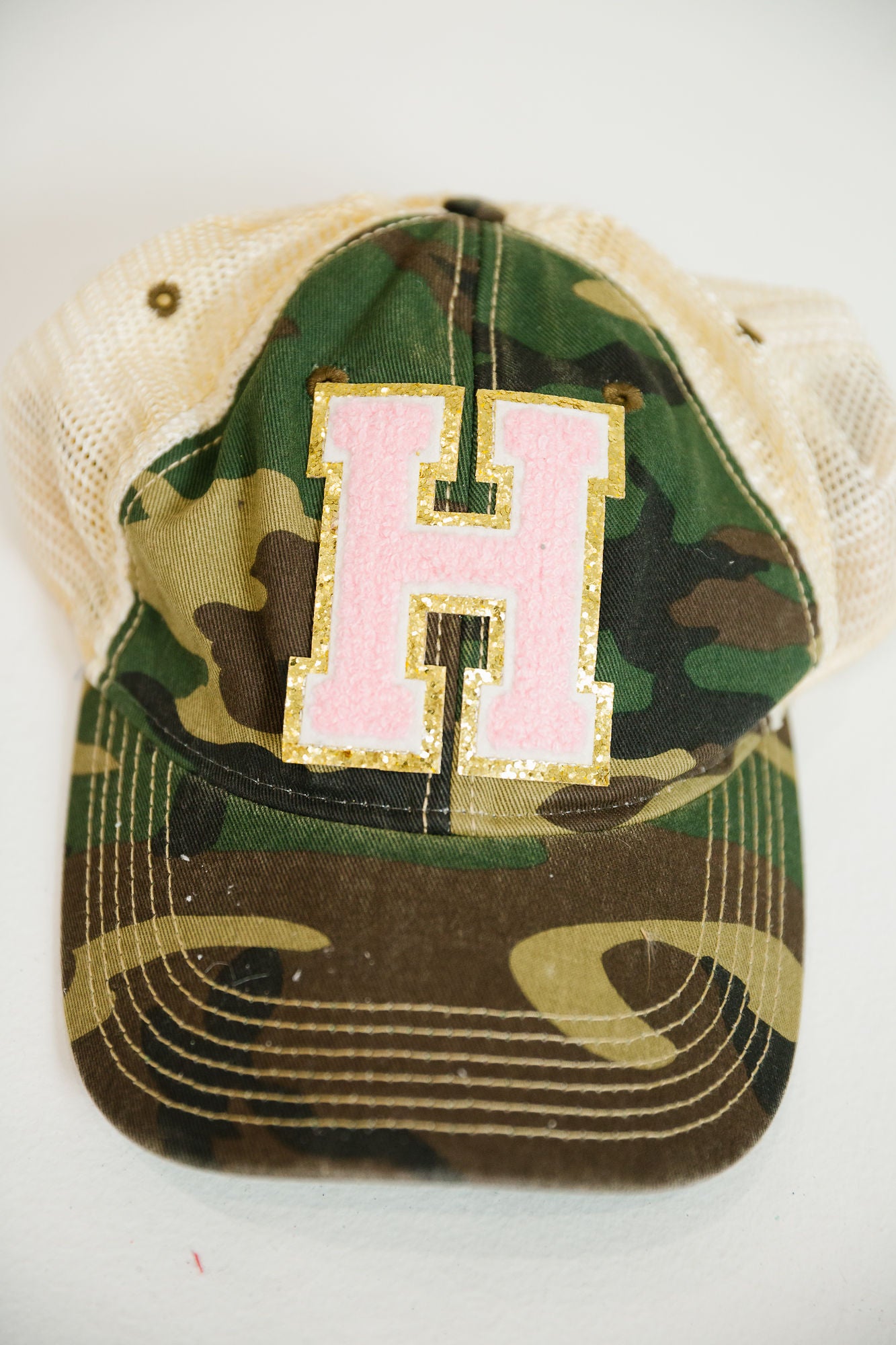 *H INITIAL CAMO DISTRESSED HAT HAT Judith March
