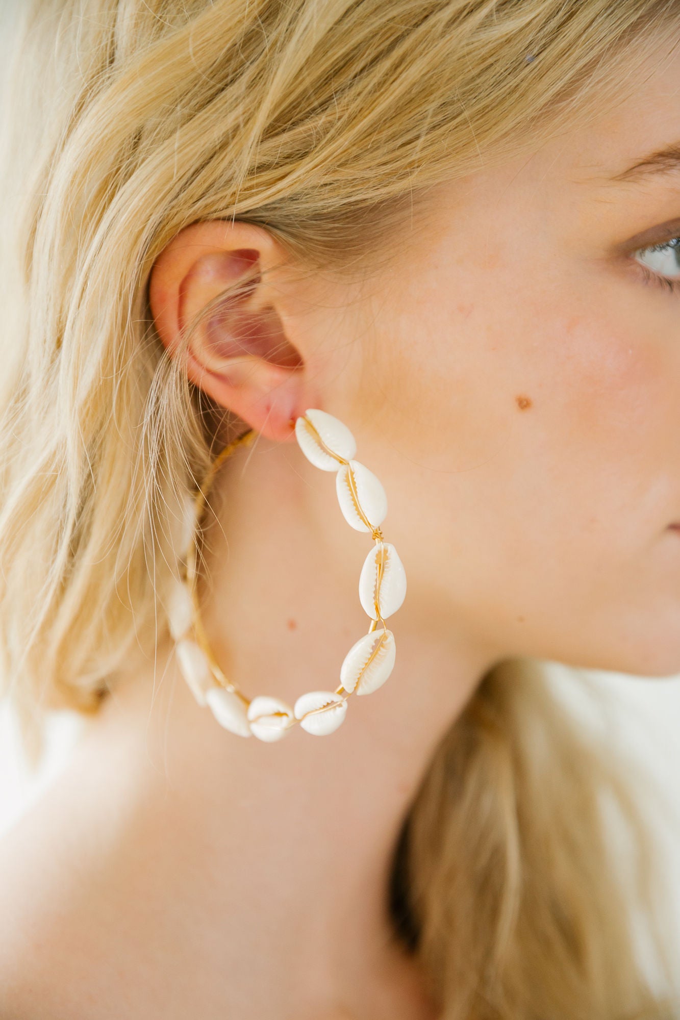 SEASHELL HOOP EARRINGS earrings Judith March