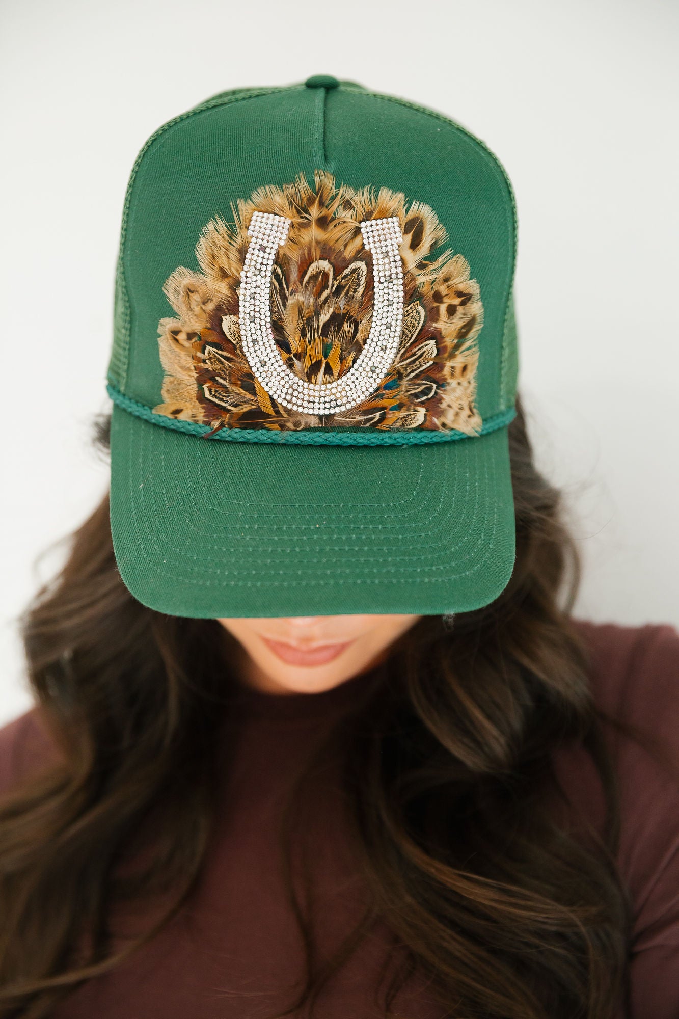LUCKY FEATHER GREEN STRUCTURED HAT TRUCKER HAT Judith March