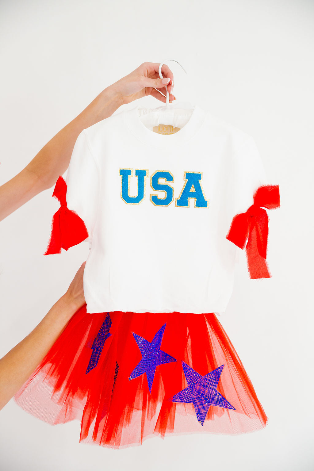 MINI KIDS USA WHITE SLEEVELESS PULLOVER PULLOVER Judith March