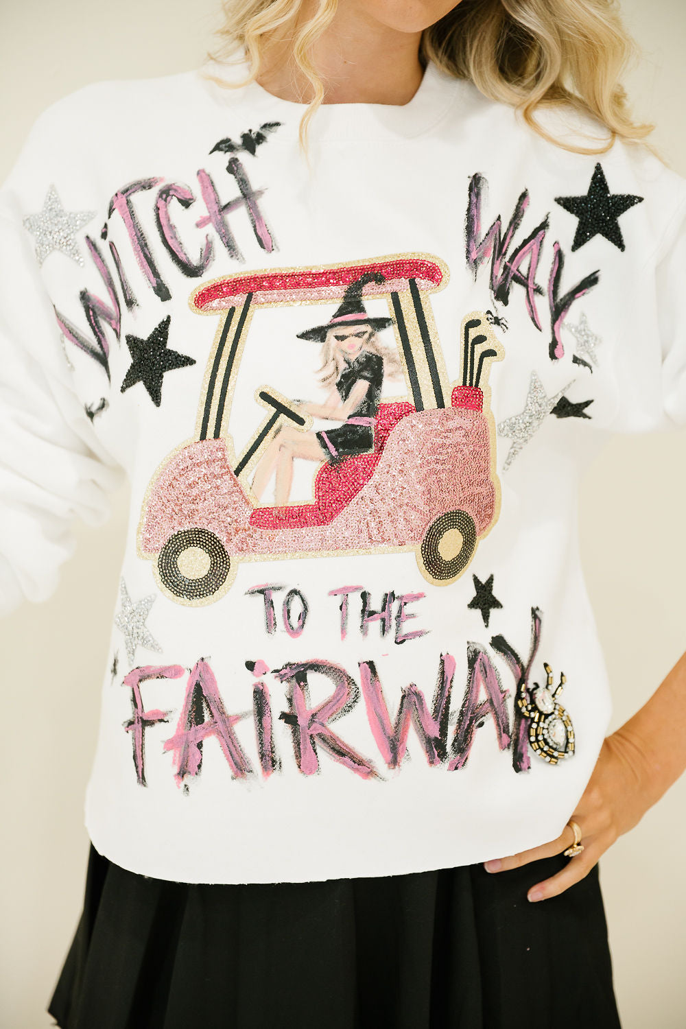 WITCH WAY TO THE FAIRWAY HAND PAINTED WHITE PULLOVER PULLOVER Judith March