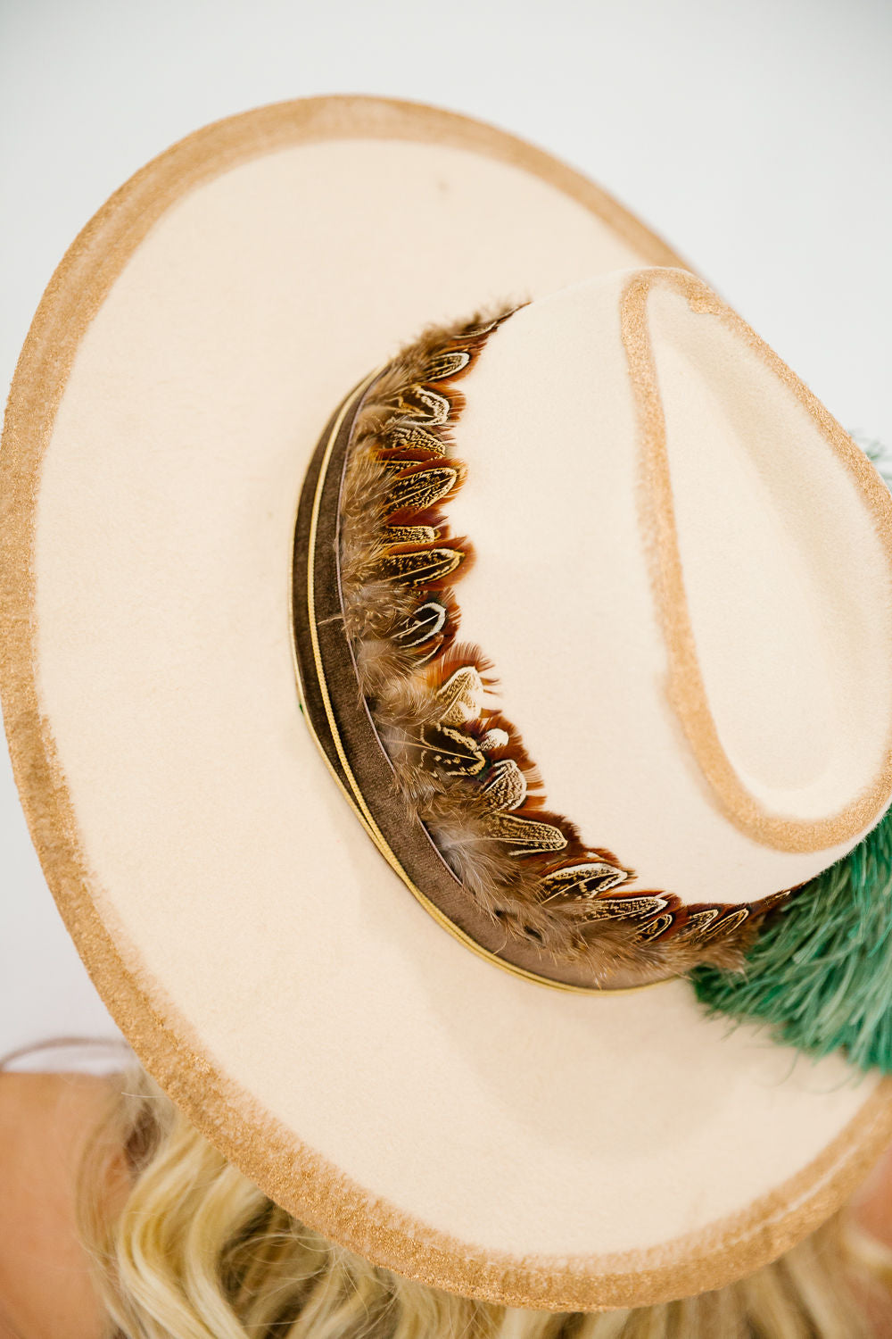 RUFFLE SOME FEATHERS CREAM RANCHER HAT (ONE OF A KIND) RANCHER HAT Judith March
