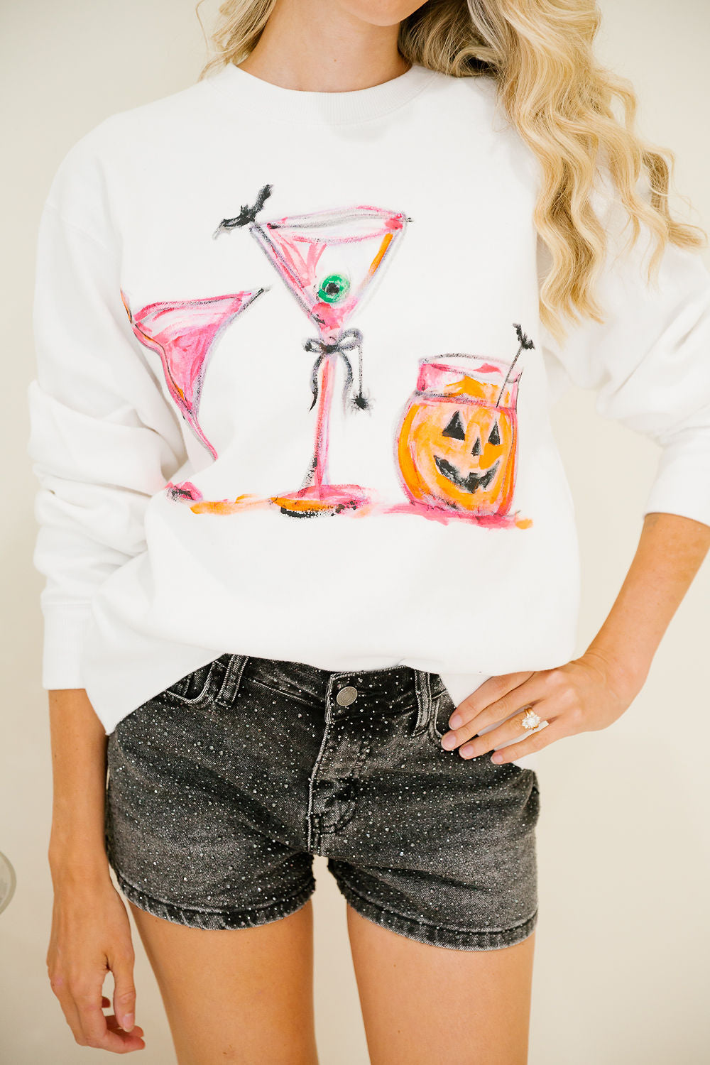 HAUNTED HAPPY HOUR WHITE PULLOVER PULLOVER Judith March