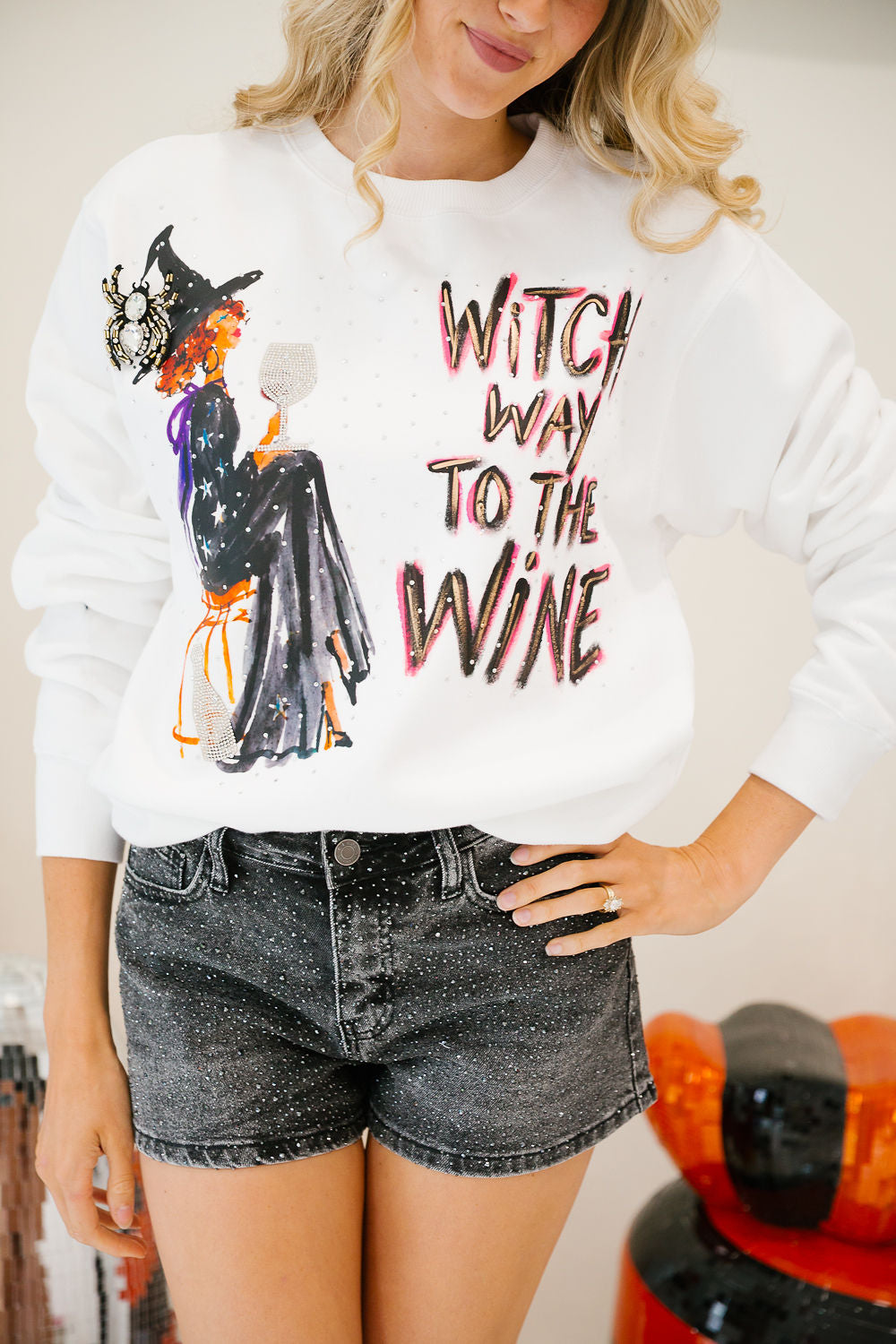 WITCH WAY TO THE WINE HAND PAINTED WHITE PULLOVER PULLOVER Judith March