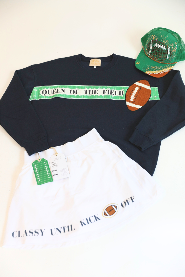 QUEEN OF THE FIELD NAVY PULLOVER PULLOVER Judith March