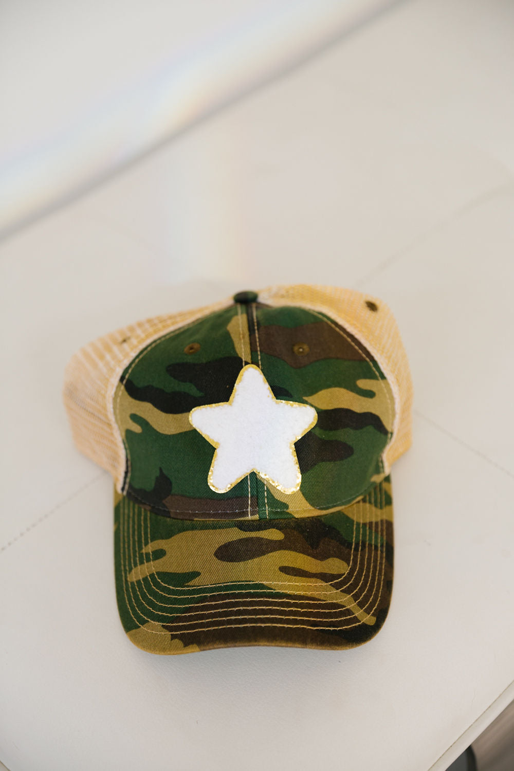 WHITE STAR PATCH HAT Judith March