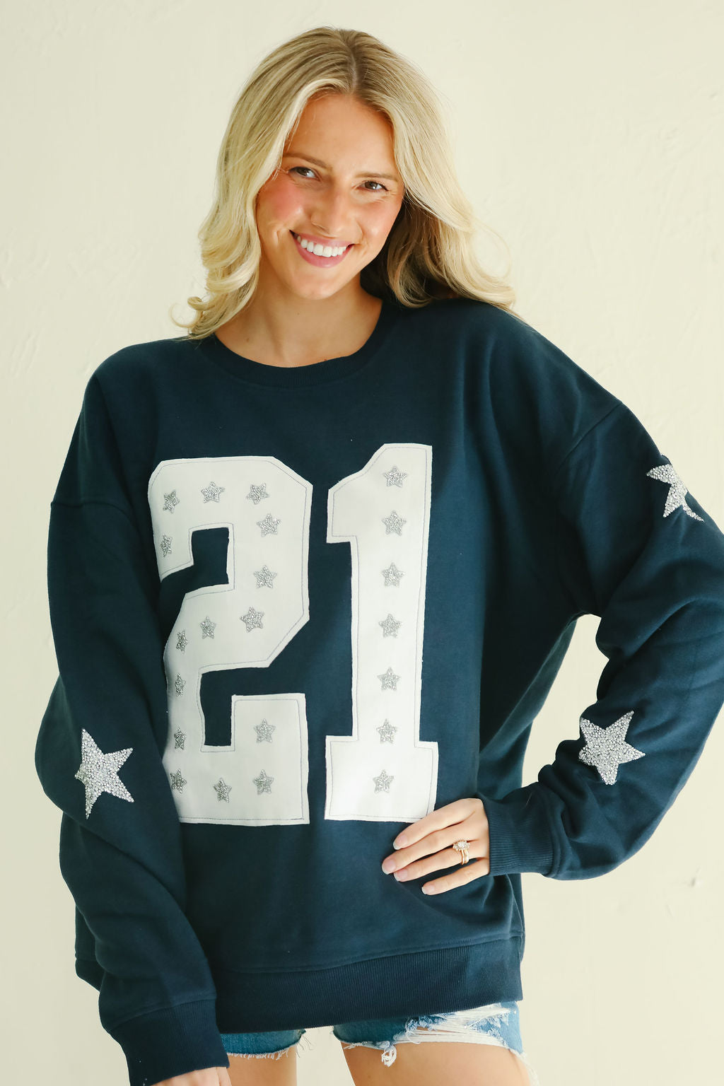 *WHITE #21 NAVY PULLOVER - LARGE PULLOVER Judith March