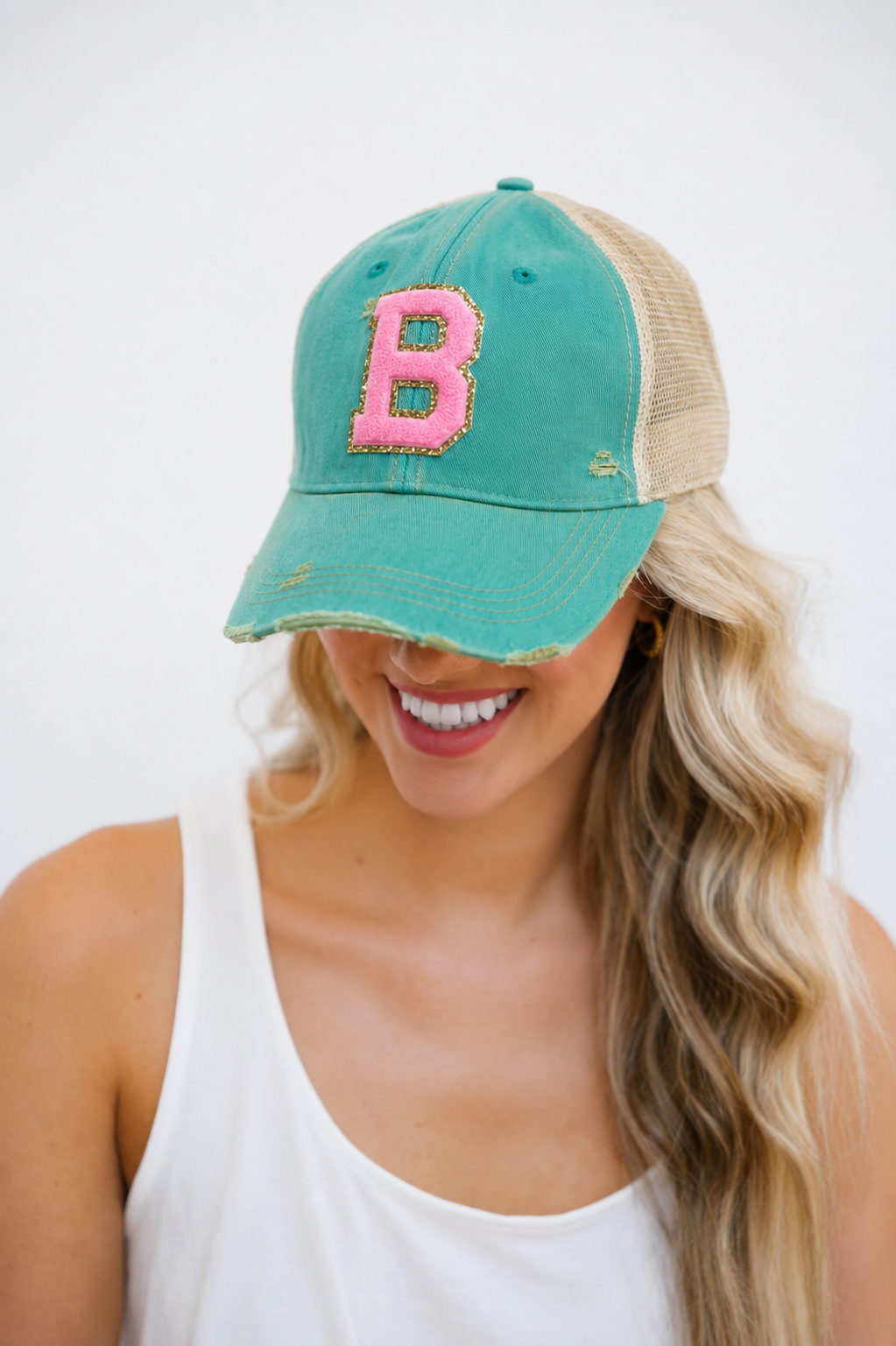 *B TURQUOISE HAT