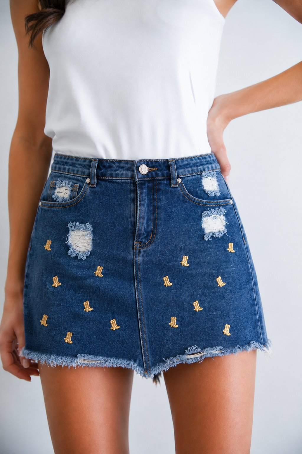 ***COWBOY BOOT PIN DENIM SKIRT - MEDIUM TEE Judith March