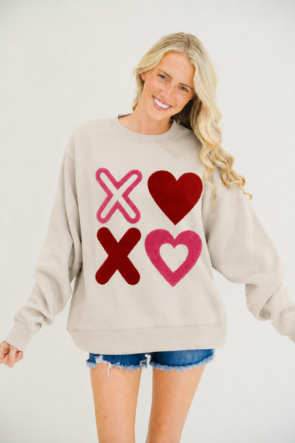 **XOXO CREAM PULLOVER - XLARGE PULLOVER Judith March