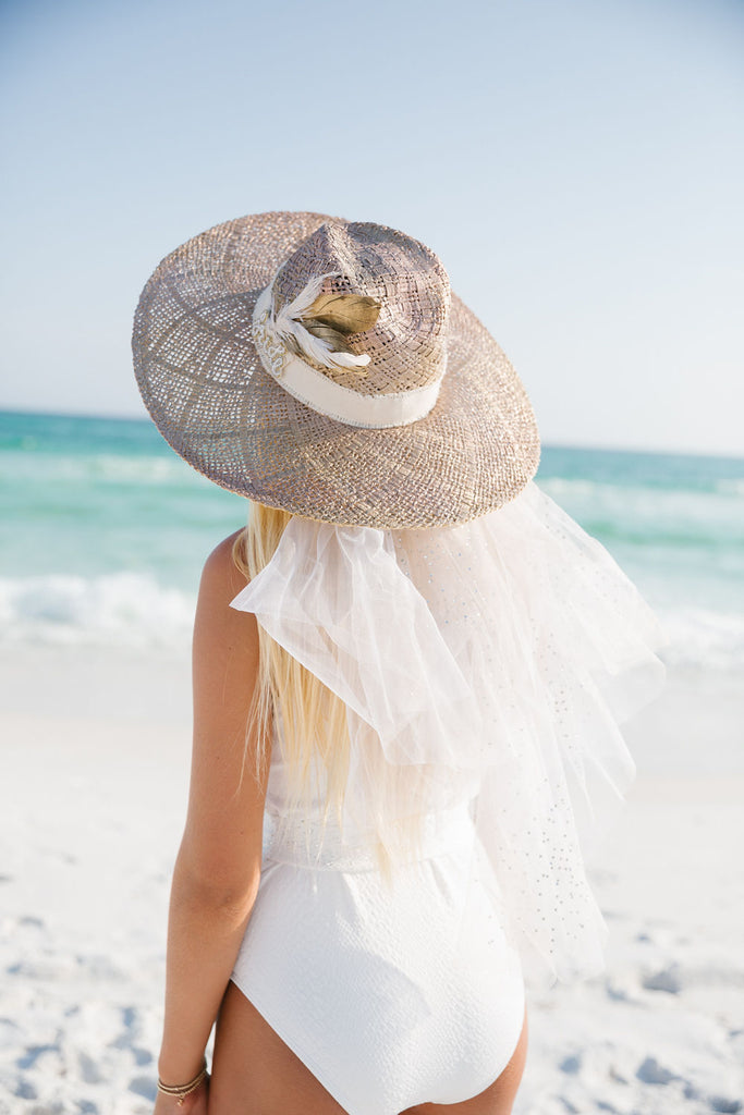 Bride sun hat with feathers and veil. 