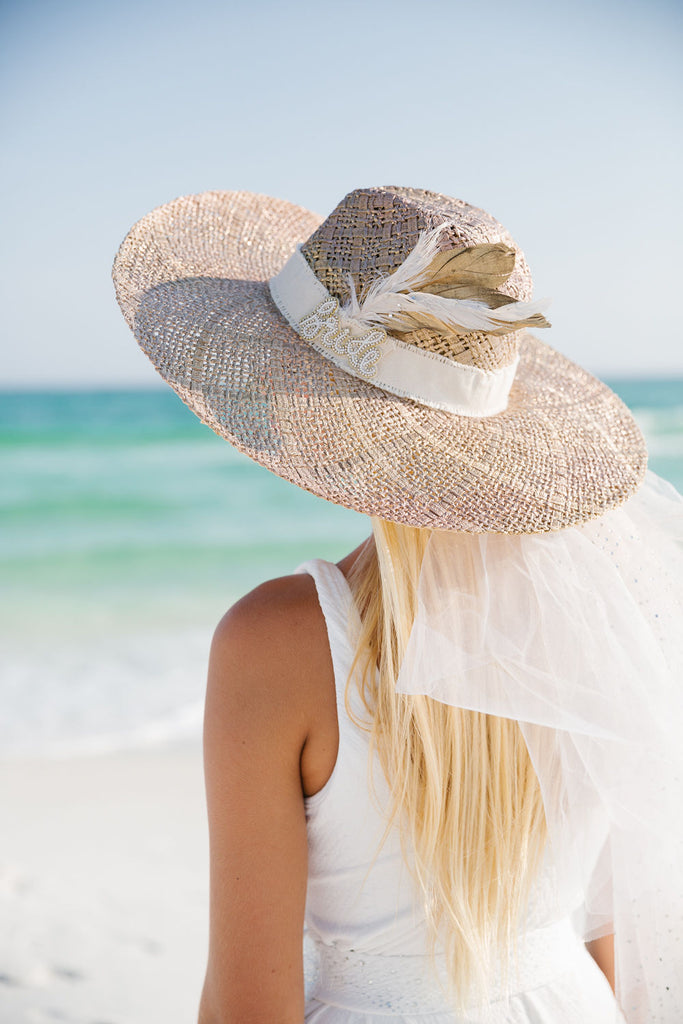 Bride sun hat with feathers and veil. 