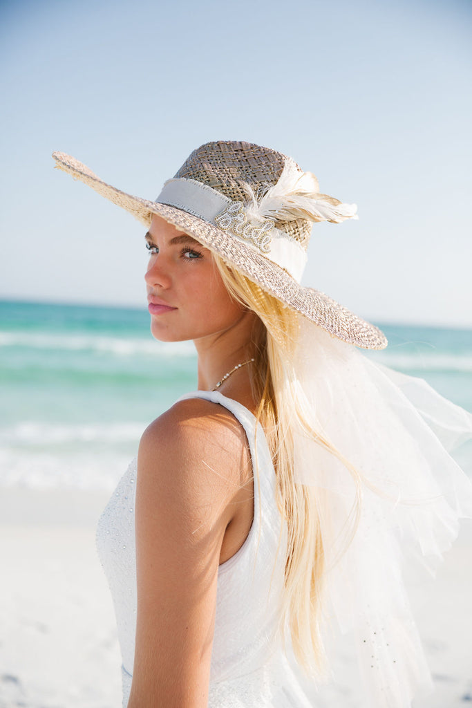 Bride sun hat with feathers and veil. 