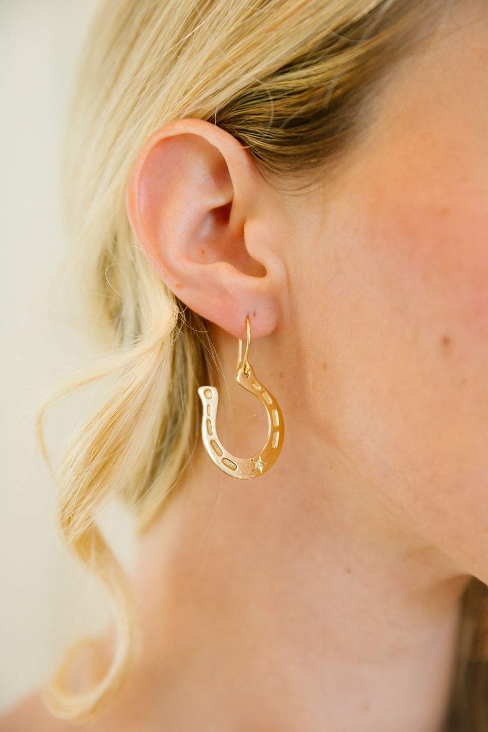 GOLDEN HORSESHOE EARRINGS earrings Judith March