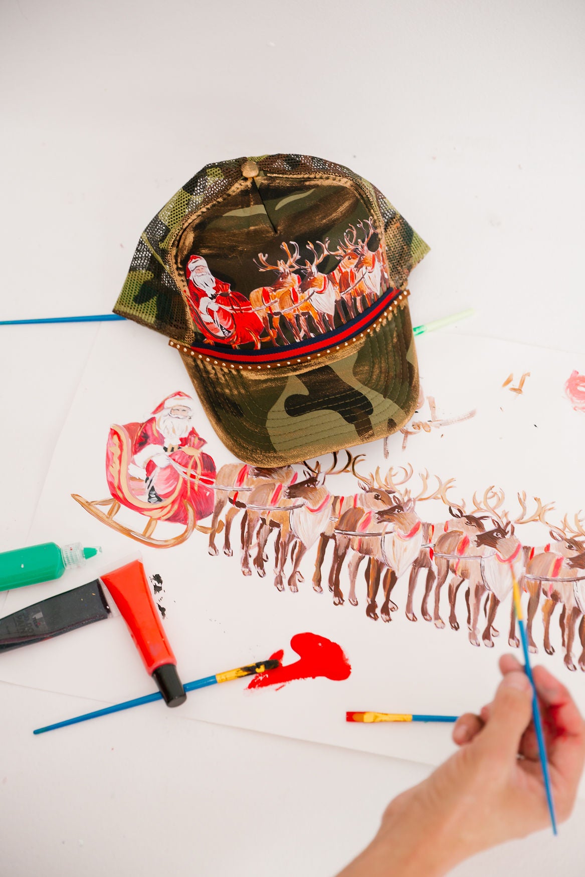 SANTA'S SLEIGH CAMO TRUCKER HAT TRUCKER HAT Judith March