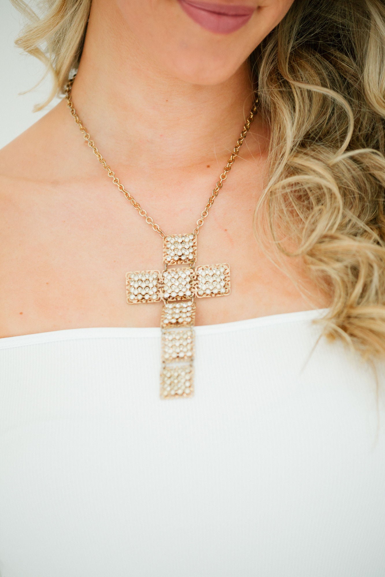 CROSS GOLD NECKLACE NECKLACE Judith March