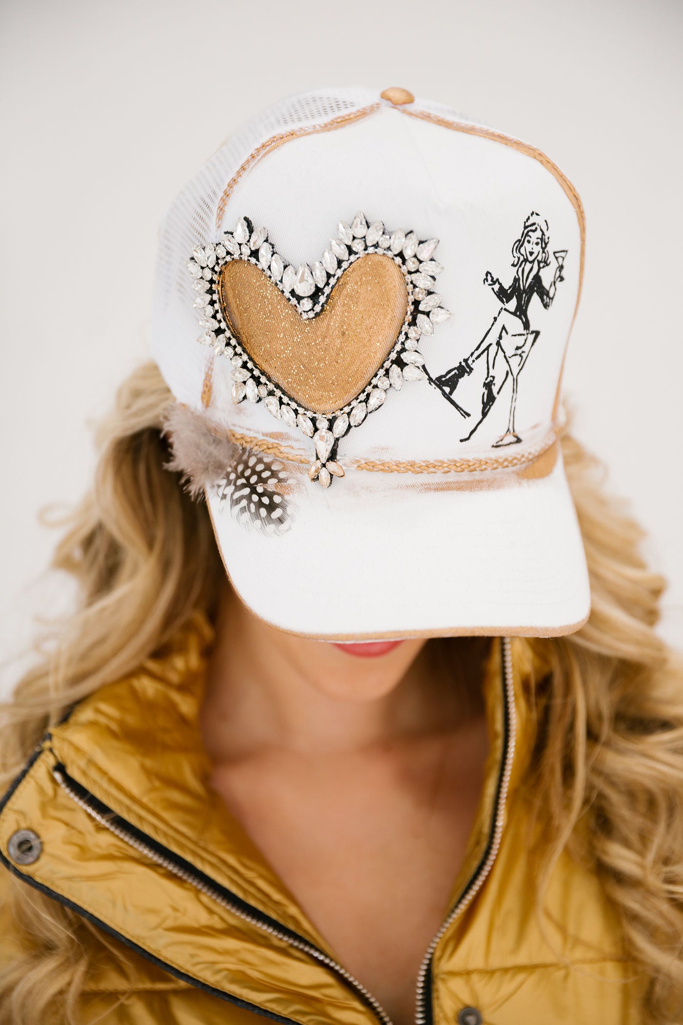 SIPS & SKIS WHITE STRUCTURED HAT HAT Judith March