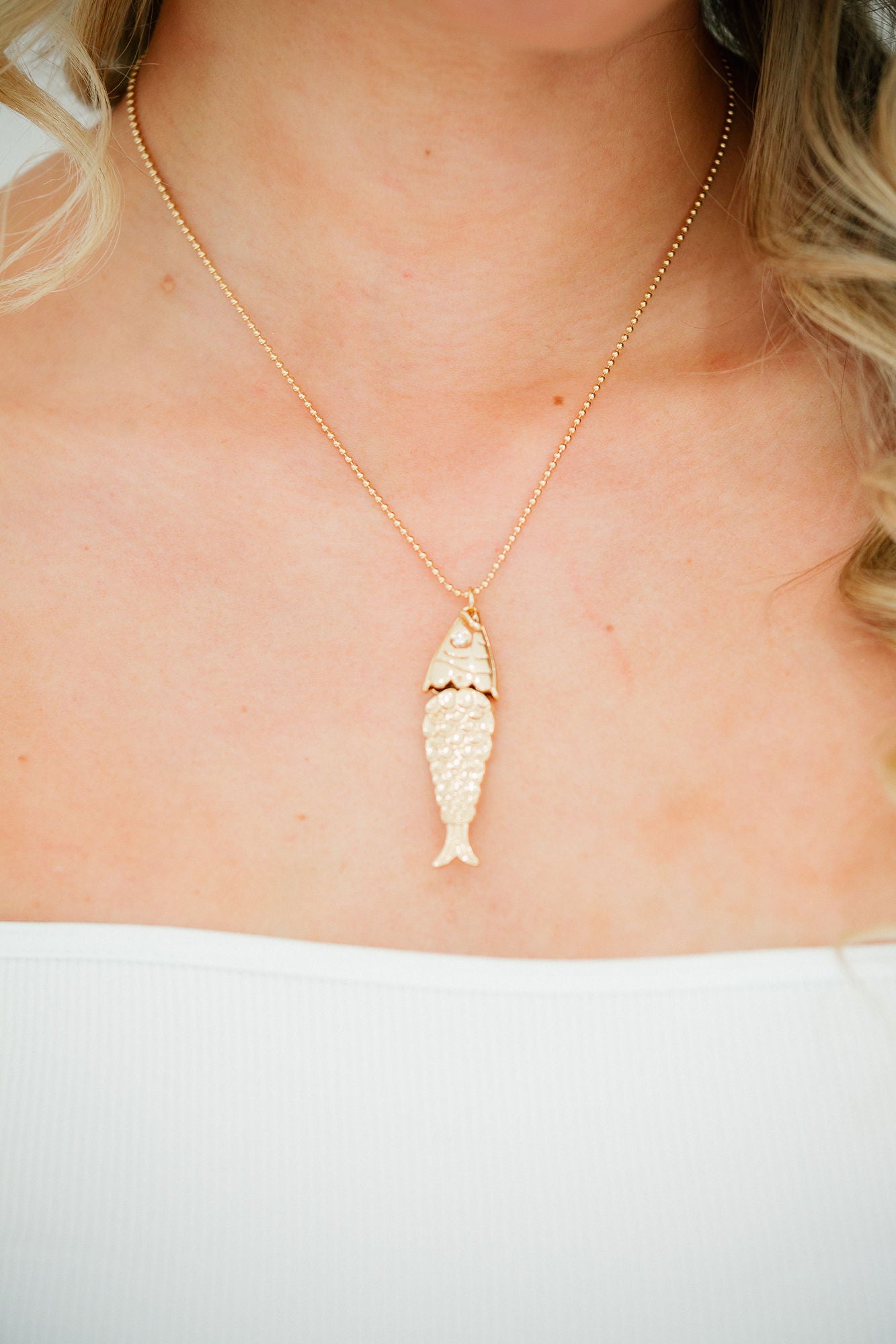 GILDED FISH NECKLACE NECKLACE Judith March