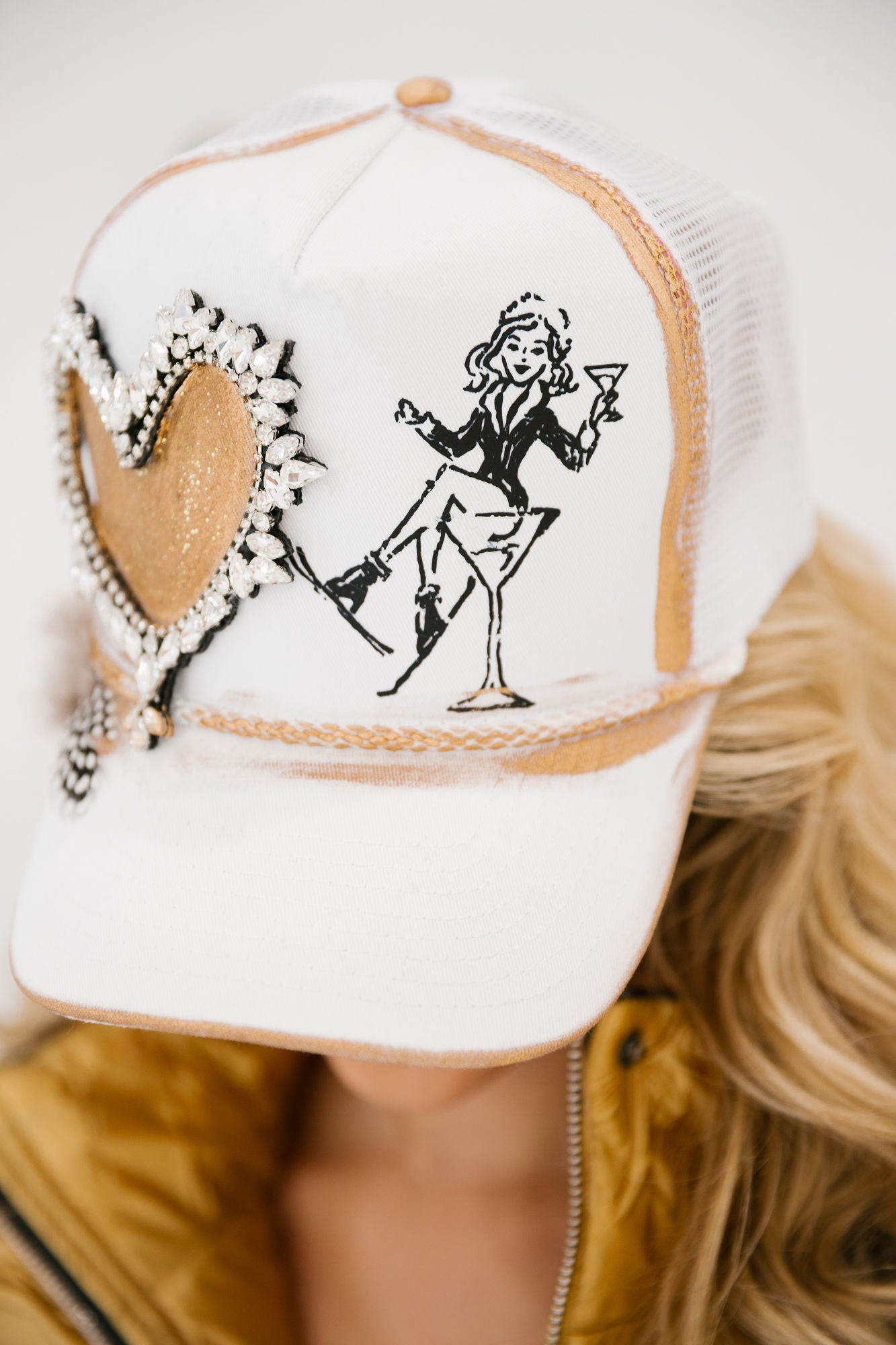 SIPS & SKIS WHITE STRUCTURED HAT HAT Judith March