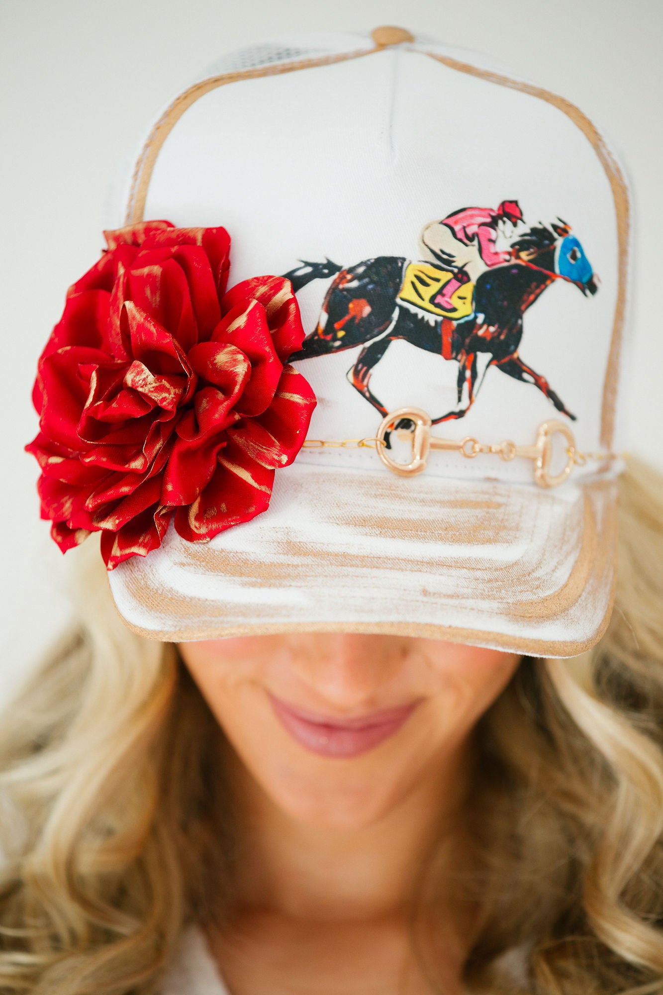 WINNER'S ROSE WHITE STRUCTURED HAT TRUCKER HAT Judith March