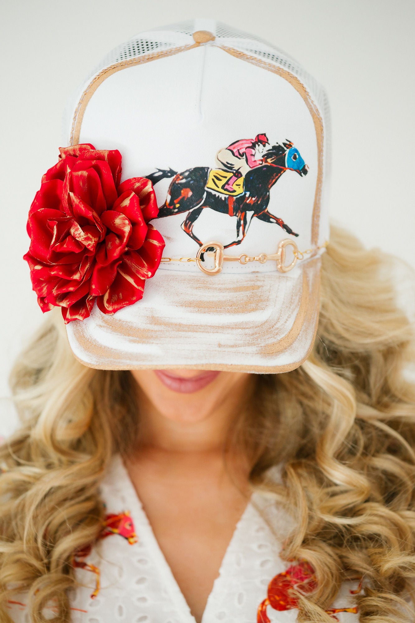 WINNER'S ROSE WHITE STRUCTURED HAT TRUCKER HAT Judith March