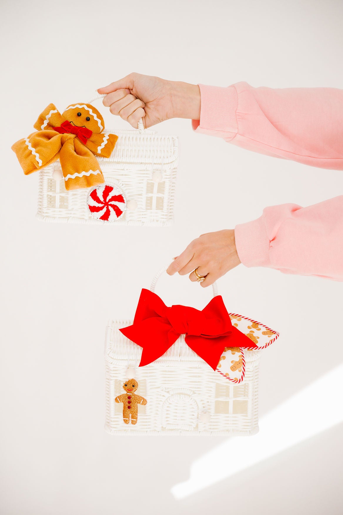 CHRISTMAS BOW COTTAGE BAG BAG Judith March