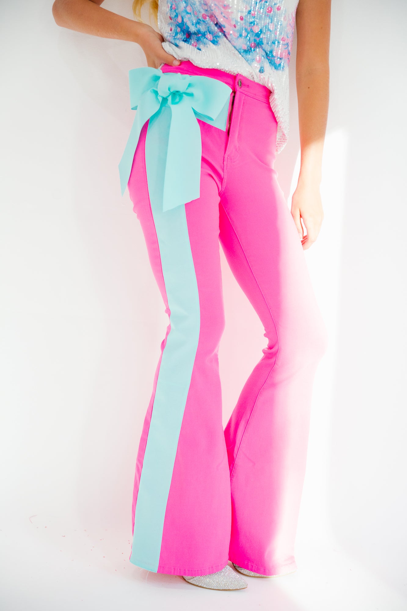 *PINK/BLUE BOW FLARES - MEDIUM TEE Judith March