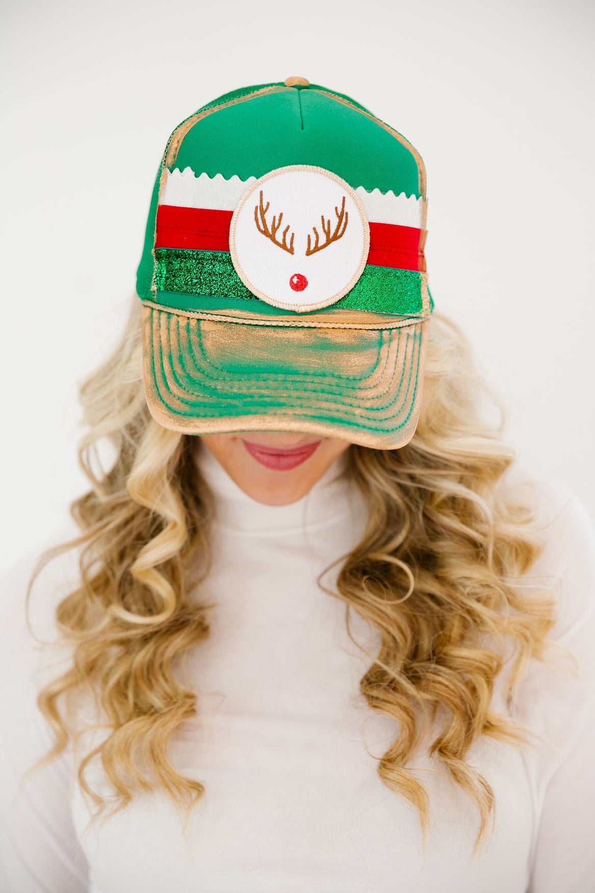RED-NOSED REINDEER GREEN TRUCKER HAT TRUCKER HAT Judith March