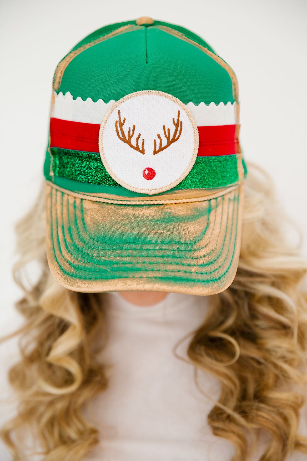 RED-NOSED REINDEER GREEN TRUCKER HAT TRUCKER HAT Judith March