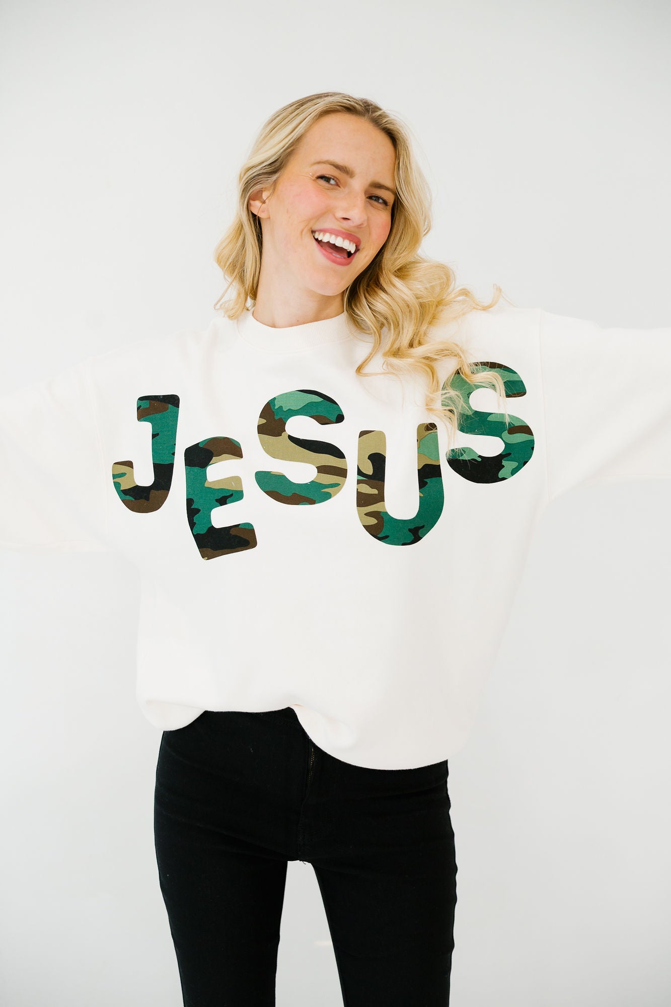 JESUS CREAM PULLOVER PULLOVER Judith March