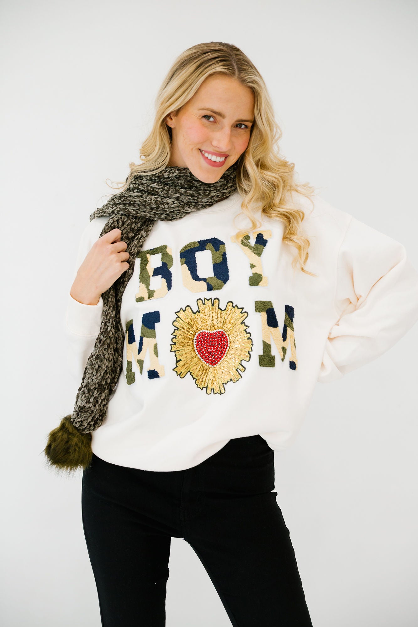 BOY MOM CREAM PULLOVER PULLOVER Judith March