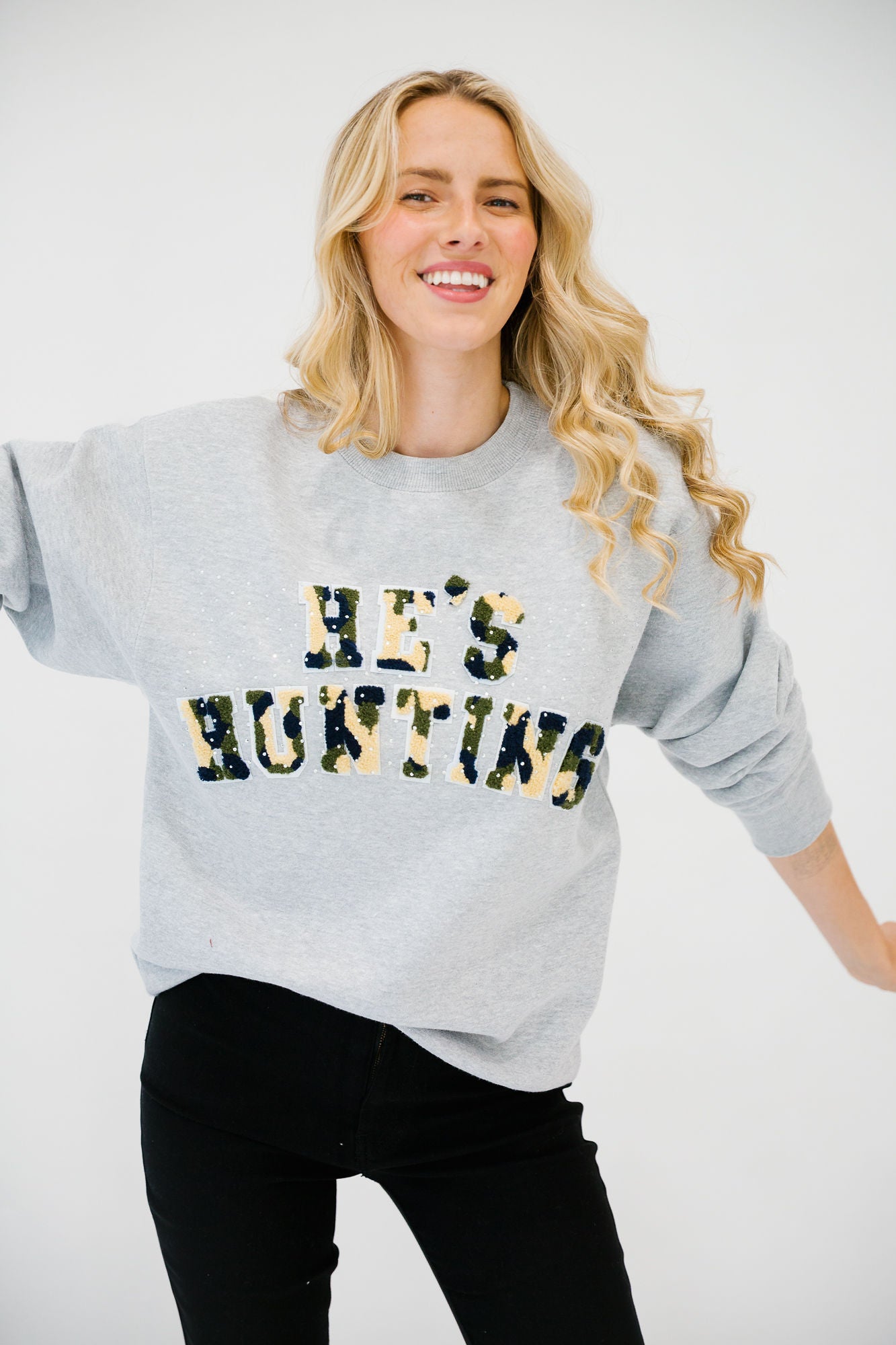 HE'S HUNTING GREY PULLOVER PULLOVER Judith March