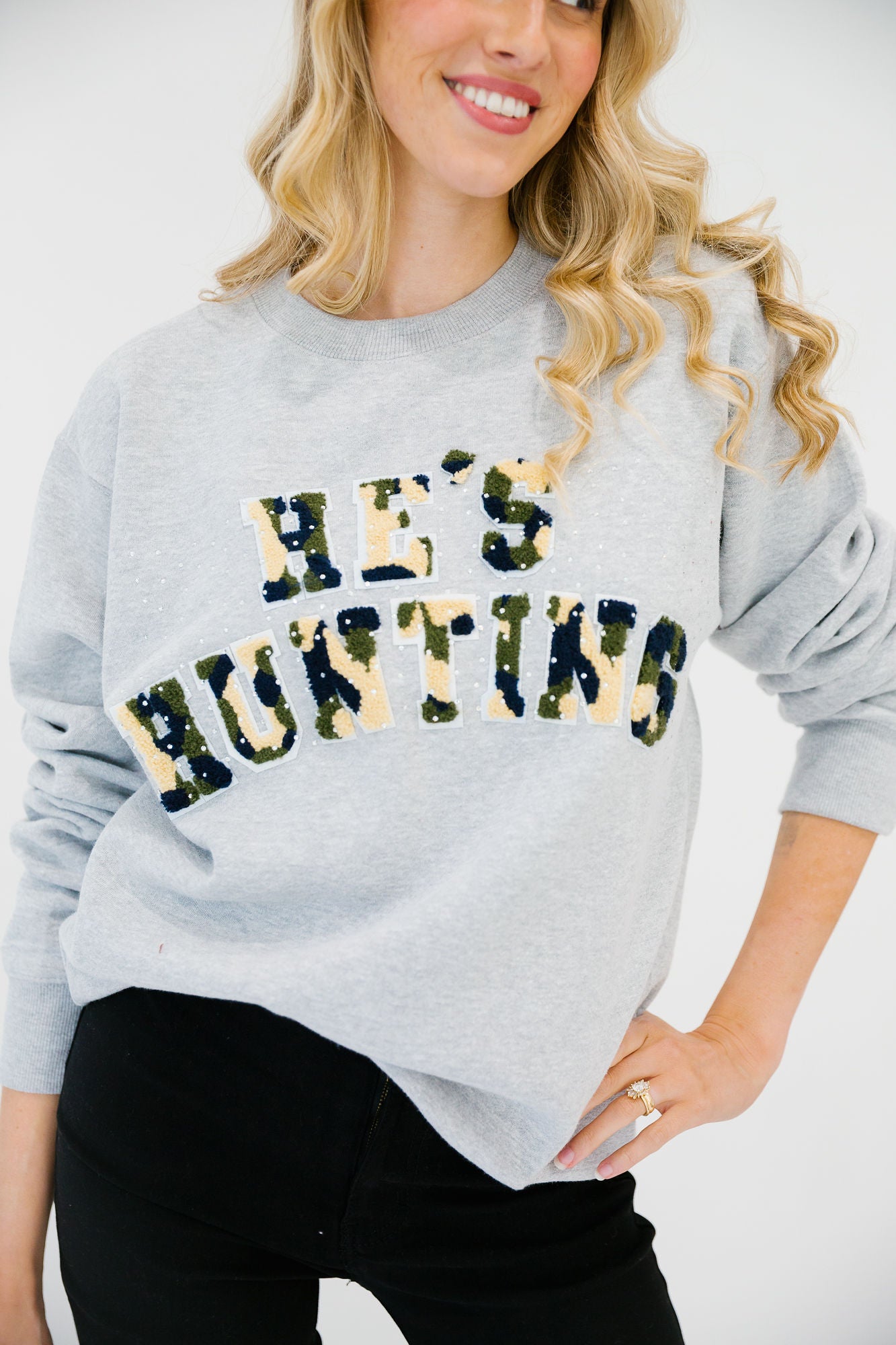 HE'S HUNTING GREY PULLOVER PULLOVER Judith March