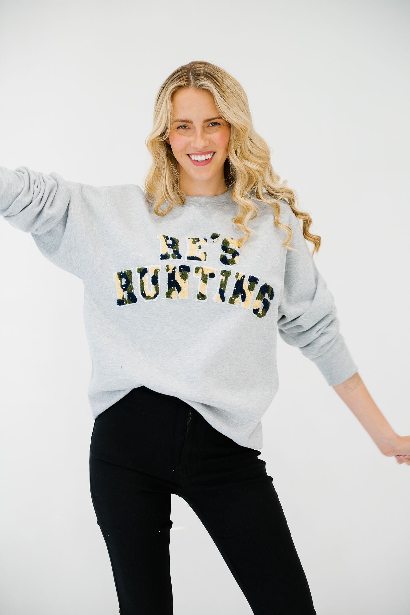 HE'S HUNTING GREY PULLOVER PULLOVER Judith March